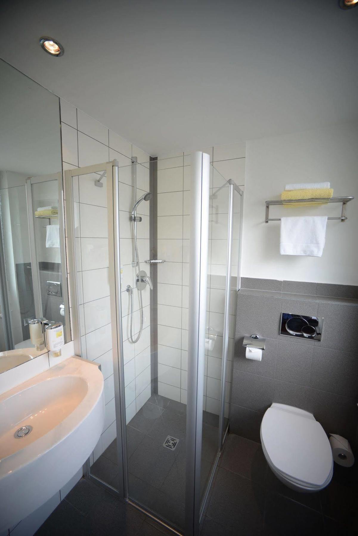 Hotel L'Escala Dreieich Esterno foto
